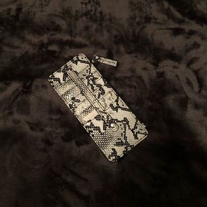 NWT Women’s Snakeskin Style Card Holder Wallet